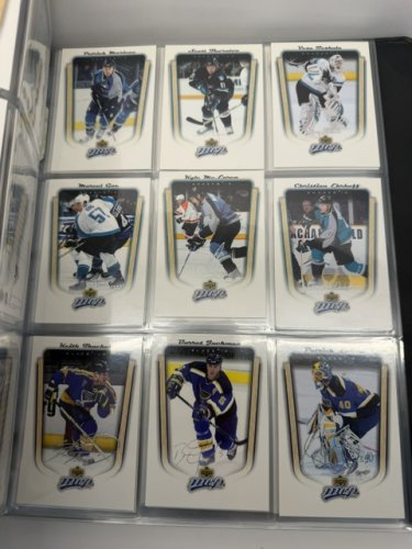 370 APPROX ASSSTD 2005 UPPER DECK MVP HOCKEY NHL CARDS image 8