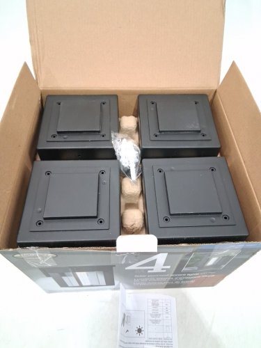 4pk Naturally Solar wall/post accent lights - 25LM - BLACK (MODEL: 1938011) image 3