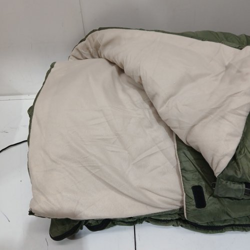 Amazon Basics Cold Weather Camping Sleeping Bag - Double - Green image 4