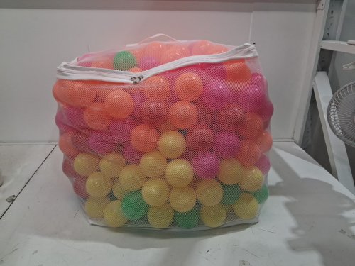 400pk Amazon Basics BPA Free Crush-Proof Plastic Ball Pit Balls with Storage Bag - 2.3" balls - 6 bright colors (model: 76188) image 4