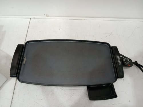 BLACK + DECKER FAMILY SIZE ELECTRIC GRIDDLE WITH REMOVABLE TRAY - 10'' x 18"  - BLACK (MODEL: GD1810BC) image 3