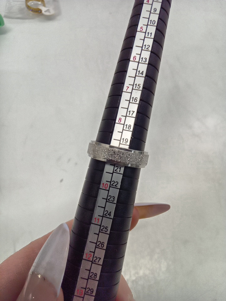 Unisex stainless steel band ring - size 9 / 8MM - silver tone glitter image 2