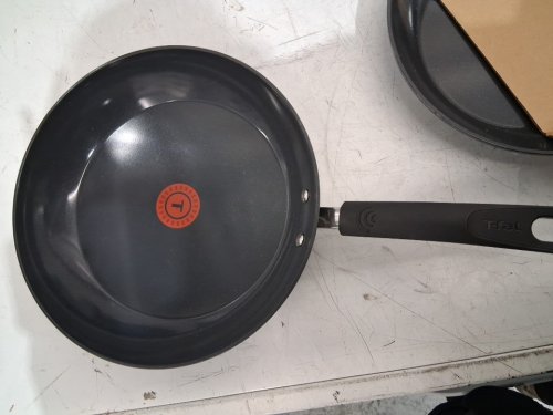 3pc tfal ceramic non-stick skillet set - 8'', 9'', 11'' - black/red (Model :  8899888) image 2
