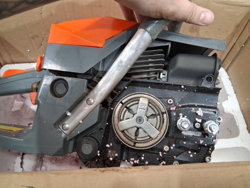 baotree Gas Chainsaw with 2-Cycle Engine and Anti-Vibration System - 62cc - 20" - orange/black (model:631060186627) image 7