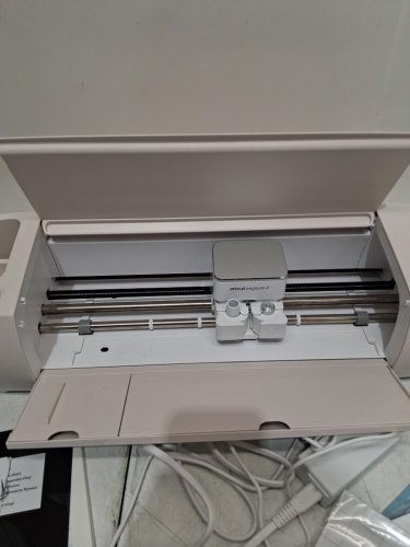 CRICUT EXPLORE 4 SMART CUTTING MACHINE AND ENGAGEMENT BUNDLE -SEASHELL - (MODEL: 8002708) image 5