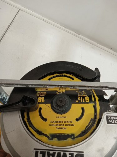 DEWALT 20V MAX* 6-1/2" Circular Saw Kit, with 5.0-Ah battery and charger (model: DCS391P1) image 16