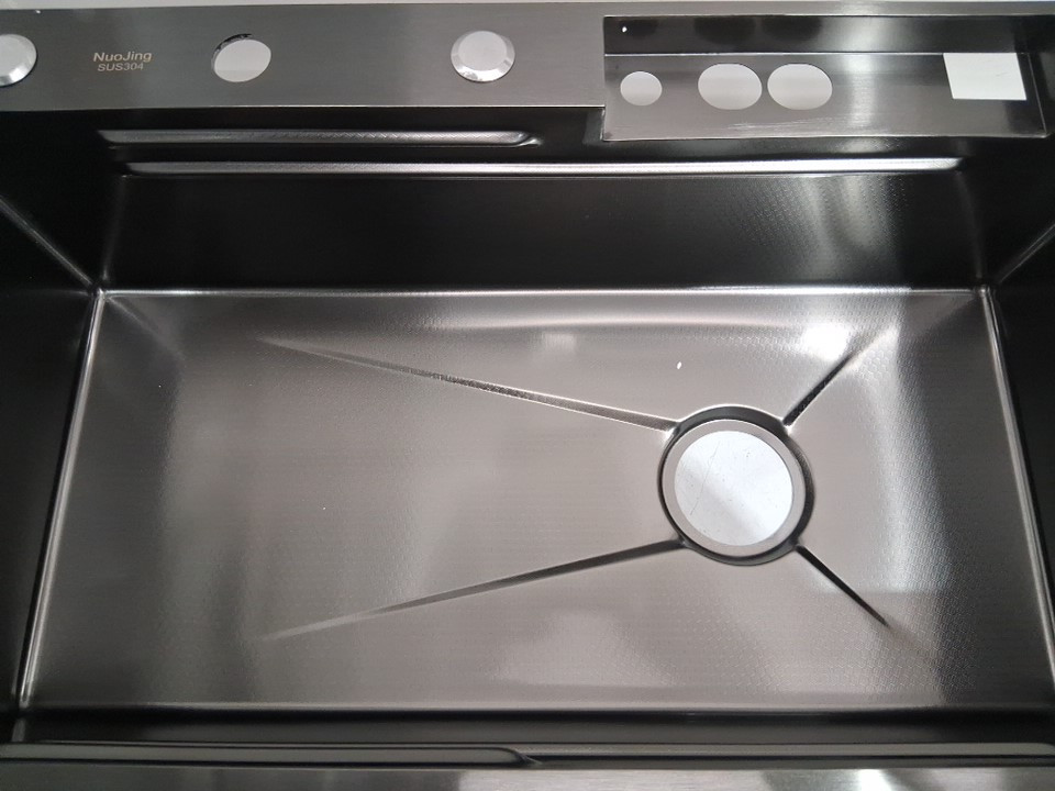 Nuojing Smart Kitchen Waterfall Sink With Nano Coating - 31.5" x 18" x 8'' - Dark Grey image 11