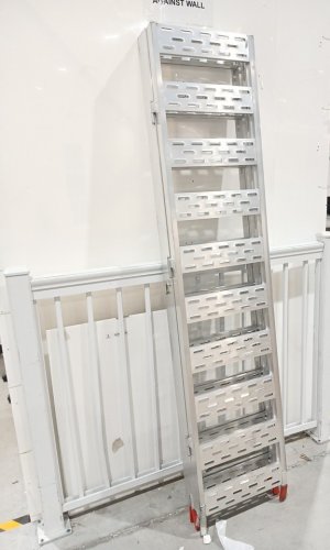 Garvee Aluminum Tri-Folding Truck Ramp - 75" x 50" - 1500lbs - Silver image 2