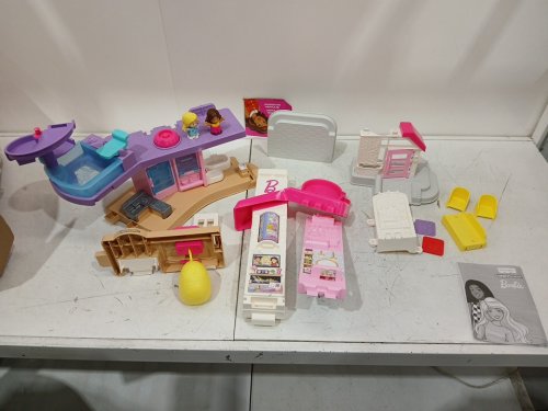 FISHER-PRICE LITTLE PEOPLE BARBIE DREAMHOUSE PLAY SET - 18 MONTHS + image 3