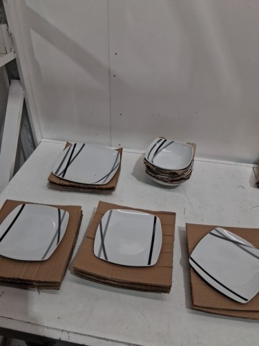 18Pc Amazon Basics Square Dinnerware Set - modern beams (model: 160605/B07FJ) image 3