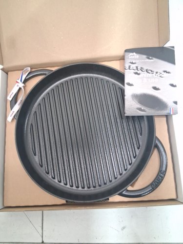 staub grill pan with integrated handles - 12" round - cast iron (model: 1894933) image 3