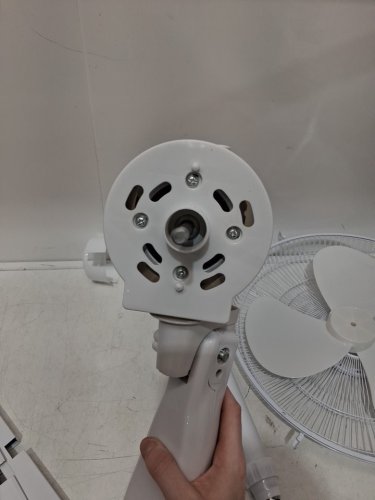 Tooltech 3-Speed oscillating pedestal fan - 16" - white (model: 100077) image 5