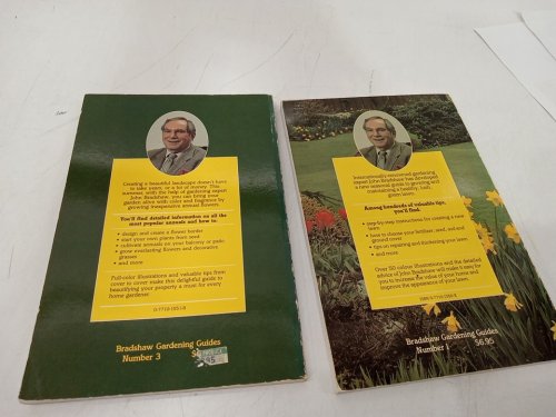 2 Assorted Gardening Books: The Lawn Book and Annual Flowers by John Bradshaw image 3
