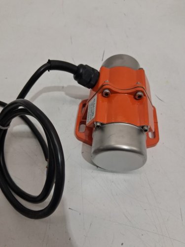 VEVOR AC Concrete VibratING MOTOR - 110V, 40W, Single Phase AC Electric Vibrating Motor, 3600rpm Asynchronous Vibration, 2M Cable, IP65 Waterproof (MODEL: HY-0.4-110N) image 6