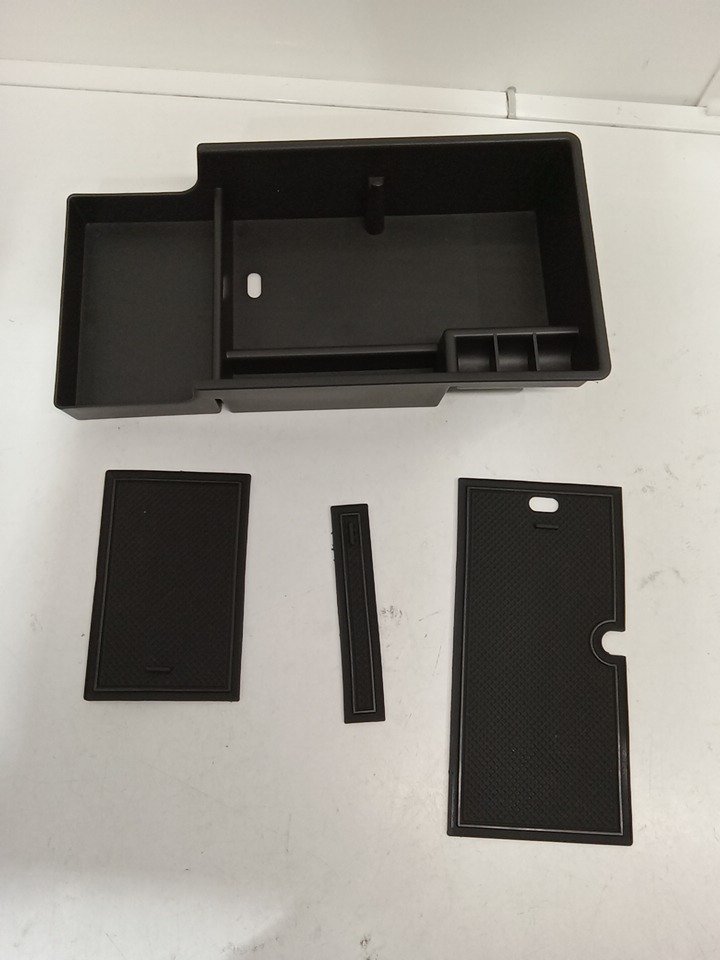 CDEFG CAR ACCESSORIES MIDDLE ORGANIZ… King of the North Auction