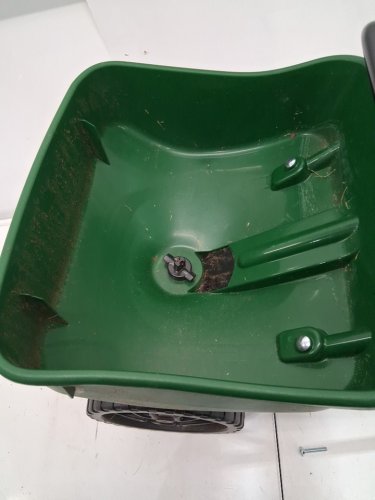 SCOTTS FOLDABLE TURF BUILDER, EDGEGUARD MINI BROADCAST SPREADER/SEEDER - 5000 SQ FT - GREEN/BLACK (MODEL: LB15267) image 4