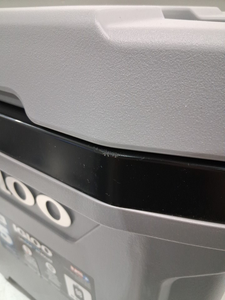 Igloo MaxCold Latitude wheeled Roller Cooler - 62qt/58L - grey\white - (model: 1872193) image 6