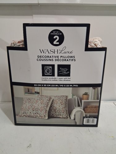 2PK Town & Country Living Washluxe Decorative Pillows - 22" x 22" - MULTI-COLOUR FLORAL  (Model: 1901552) image 2
