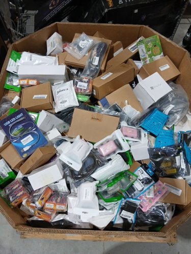 assorted MIXED item MYSTERY PALLET - VARIOUS PRODUCTS - aprox 300+ - (pallet #25) image 3