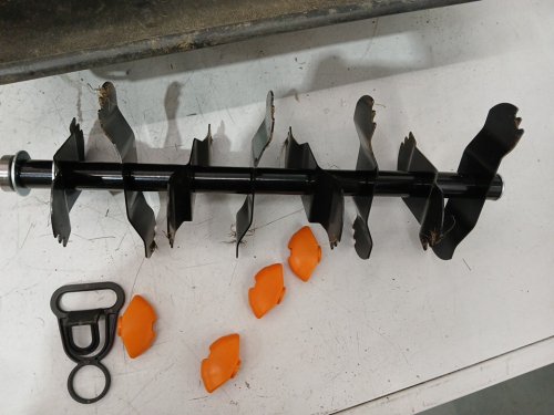 LawnMaster Electric Dethatcher and Scarifier - 10.5Gal Collection Bag - 15" - 13AMP (MODEL: GV1314) image 4