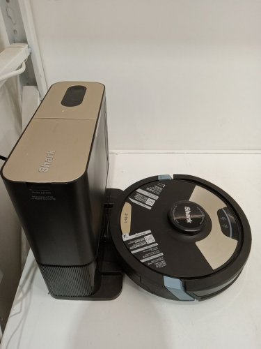 Shark matrix plus 2-in-1 Robot Vacuum and Mop with XL HEPA Self-Empty Base, Bagless, 60-Day Capacity & Matrix Clean Navigation - black/gold (model: aV2610bfca/rv2600ca) image 5