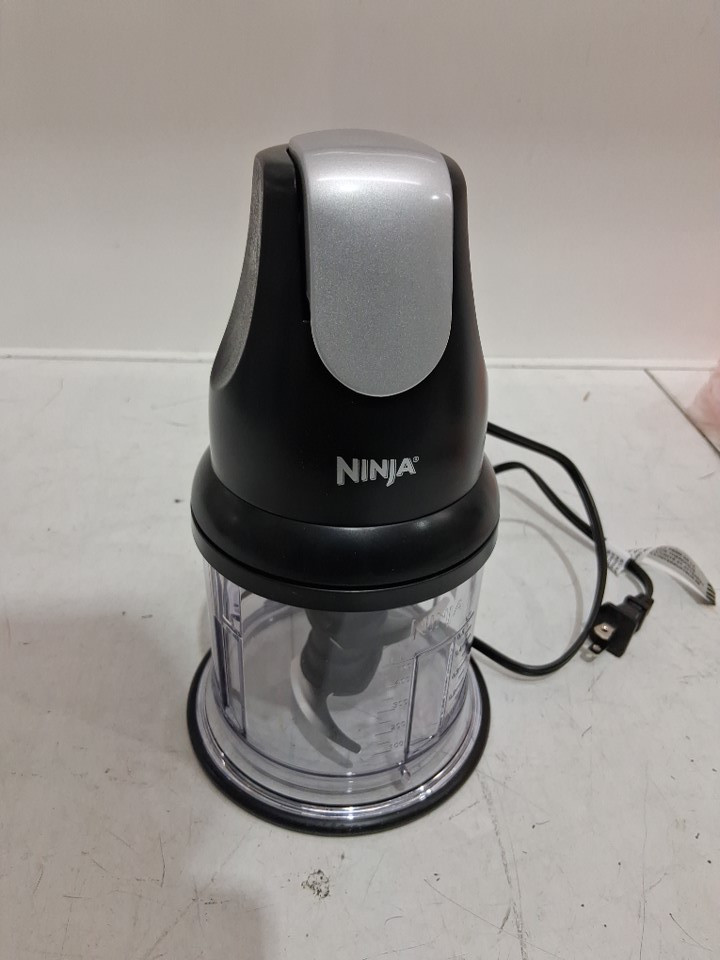 ninja food chopper express with 200w, 16ox bowl for mincing, chopping, grinding, blending and meal prep - black (model: nj110gr) image 3