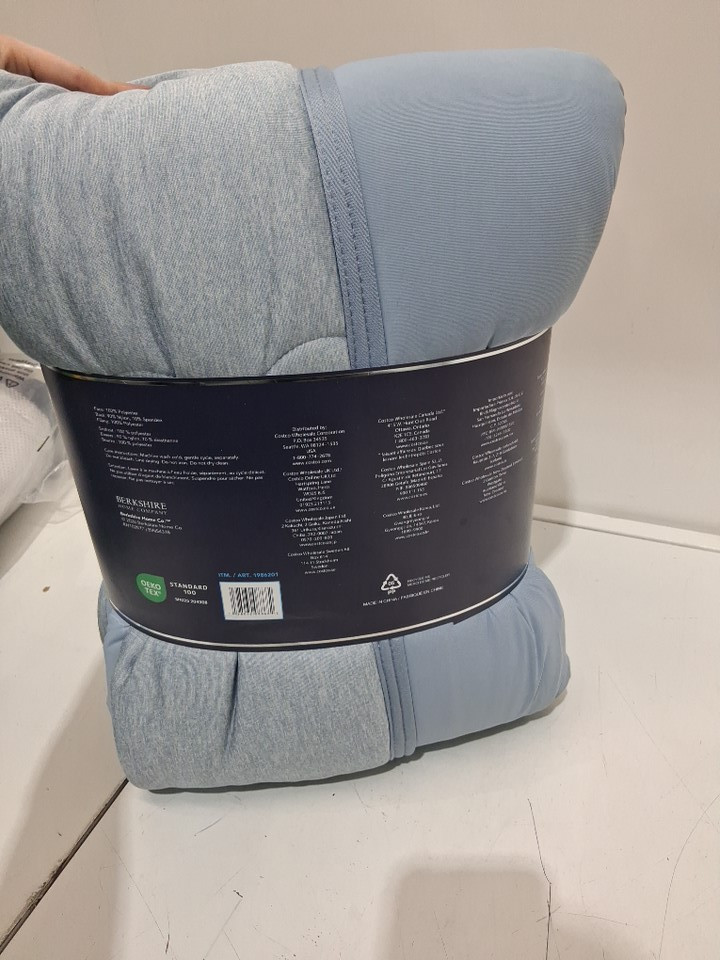 BERKSHIRE lightweight cooling blanket - king - blue (model: 1986201) image 3