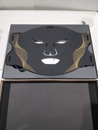 RED light therapy and led photon silicone mask with adjustable Velcro strap and 7 waves - black image 6