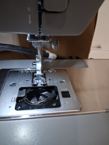 SINGER HEAVY DUTY SEWING MACHINE WITH 11 BUILT-IN STICHES - GREY (MODEL: HD4411) image 5