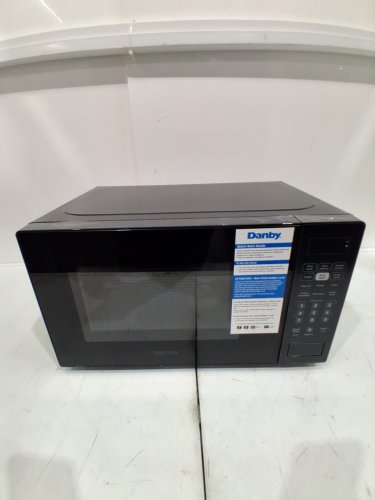 DANBY 700W COUNTERTOP MICROWAVE - 0.7 CU.FT - BLACK (MODEL: DBMW0721BBB) image 3