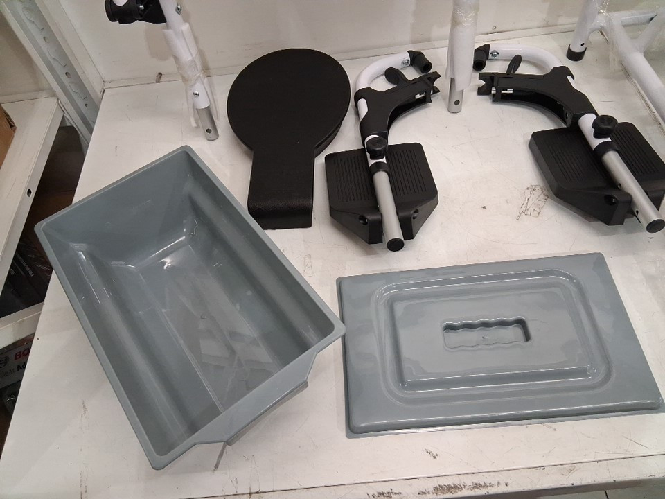 VEVOR Shower Commode Wheelchair with 4 Lockable Wheels - 5L - 39.5" - BLACK/WHITE (model:FBL735200) image 6