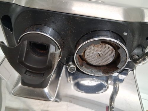 breville the barista touch automatic led touch-screen espresso machine with built-in grinder & milk frother - brushed stainless steel (model: BES880BSS) image 15