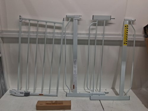REGALO EASY-STEP METAL WALK-THROUGH SAFETY GATE, 30" X 29'' - 38.5'' - WHITE (MODEL: 1160DS) image 3