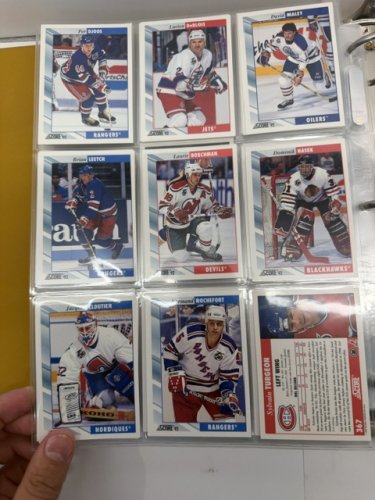 550 APPROX ASSSTD SCORE 1992 HOCKEY NHL CARDS image 6