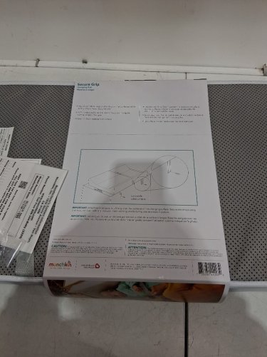 MUNCHKIN SECURE GRIP CHANGING PAD WITH SAFETY BELT - 14.75" X 31" - WHITE image 4