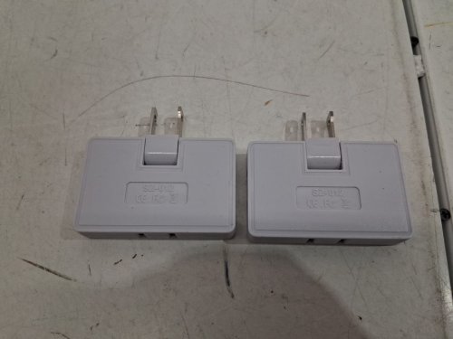 2PK 3-WAY FLAT OUTLET EXTENDER - 10A/250V - GREY image 2