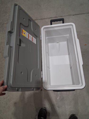 COLEMAN EXTREME COOLER WITH HEAVY DUTY CARRY HANDLES - 46 QUART - GREY (MODEL: CM2201100/1986833) image 3