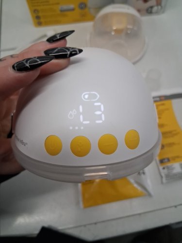 MEDELA MOTION INBRA WEARABLE BREAST PUMP - WHITE/YELLOW - (MODEL: YM-8801) image 3