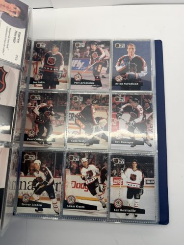 550 APPROX ASSSTD NHL PRO SET 1990 HOCKEY CARDS image 11