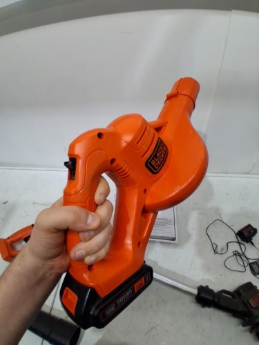 BLACK+DECKER 2-in-1 STRING TRIMMER/EDGER AND SWEEPER/BLOWER - 10" - 20V MAX LITHIUM BATTERY WITH CHARGER - BLACK/ORANGE (MODEL: LCC222) image 8