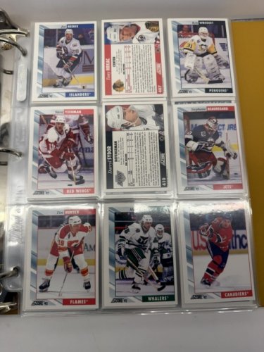 550 APPROX ASSSTD SCORE 1992 HOCKEY NHL CARDS image 8