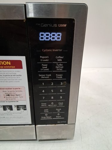 PANASONIC "THE GENIUS" FAMILY SIZE CYCLONIC INVERTER MICROWAVE OVEN - 1.6 CU.FT/1200W - BLACK/SIlver (MODEL: NN-ST75LB) image 9