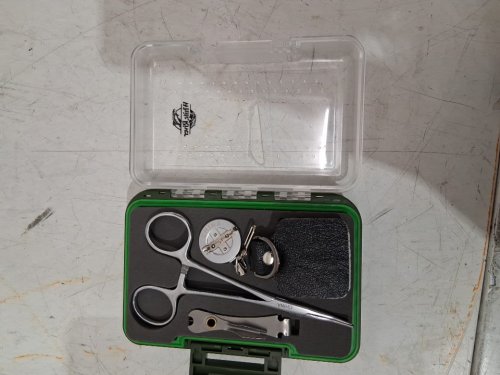 White River Fly Shop tool kit - Nippers with hook-eye cleaner/Leader straightener/1" zinger with a safety pin /22" wire line with clip/5.5" bent-tip forceps image 2