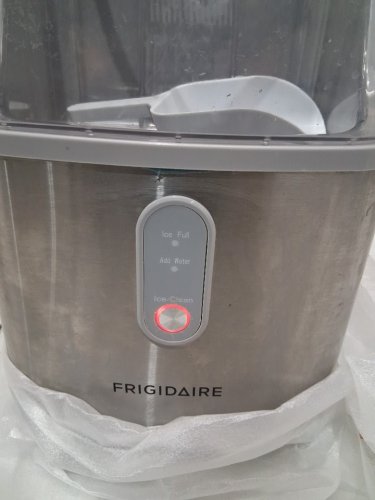 Frigidaire Countertop Crunchy Chewable Nugget Ice Maker - 28lb per day - 1L capacity - 200w - stainless steel (model: EFIC228) image 7