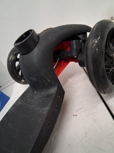 Rugged Racers Mini Deluxe 3 Wheel Kick Scooter with Led and Adjustable Height 22" -27"-RED/BLACK (MODEL:BH19894) image 5