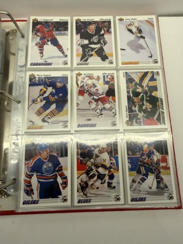 1300+ APPROX ASSSTD 1991/92/93 NHL UPPER DECK HOCKEY CARDS IN ENGLISH AND FRENCH VERSIONS image 6