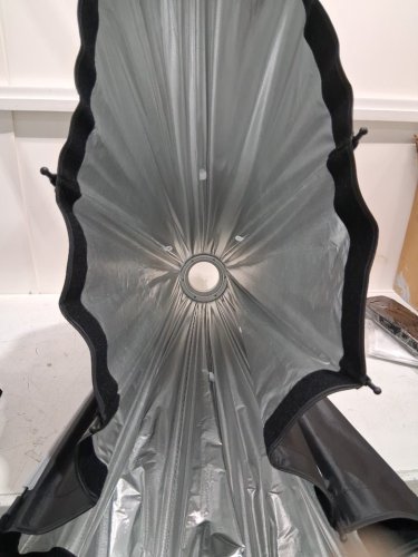 neewer basics parabolic softbox bowens mount with quick release - 47" - black (model : nns39p) image 7
