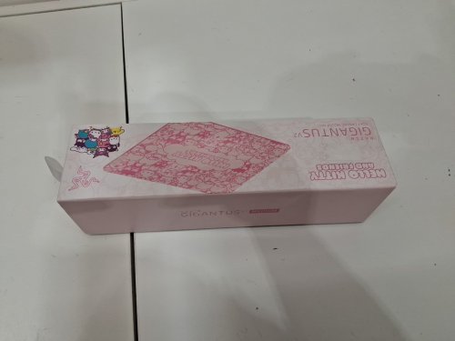 Razer Gigantus V2 Sanrio hello kitty and friends soft gaming mouse mat with high density rubber foam and anti slip base - 11" x 14" (medium) - pink (model: rz02-03333400-r3m1) image 4