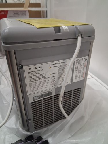 Frigidaire Countertop Crunchy Chewable Nugget Ice Maker - 28lb per day - 1L capacity - 200w - stainless steel (model: EFIC228) image 10