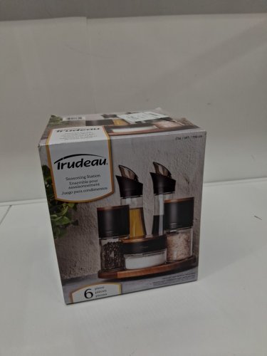 6PC TRUDEAU SEASONING STATION WITH LAZY SUSAN, 2 OIL BOTTLES, 2 GRINDERS, AND 1 JAR (MODEL: 1796149) image 2